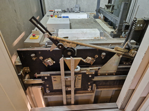 TSG V4 400 Lift Door Operator for Lynge & Jensen, TR